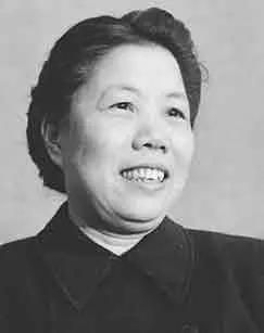邓颖超的简介（总理夫人邓颖超）