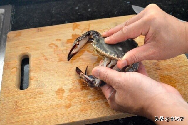 螃蟹怎么杀_处理螃蟹的步骤和做法