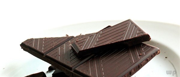 吃黑巧克力有哪些好处_吃黑巧克力的好处和功效