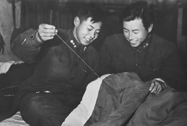 雷锋事迹有哪些_雷锋经典事迹故事详情