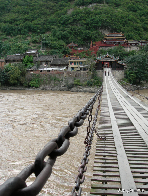泸定桥是位于哪条河流_泸定桥的背景和历史由来