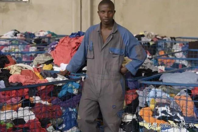 请问回收旧衣服多少钱一斤(旧衣服回收大概多少钱一斤)