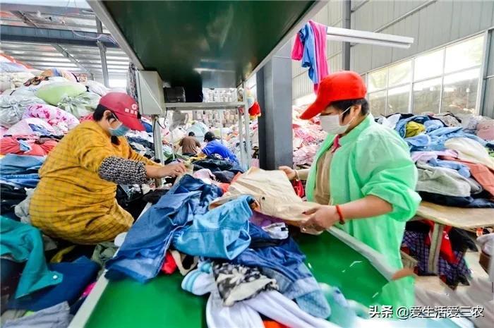 请问回收旧衣服多少钱一斤(旧衣服回收大概多少钱一斤)