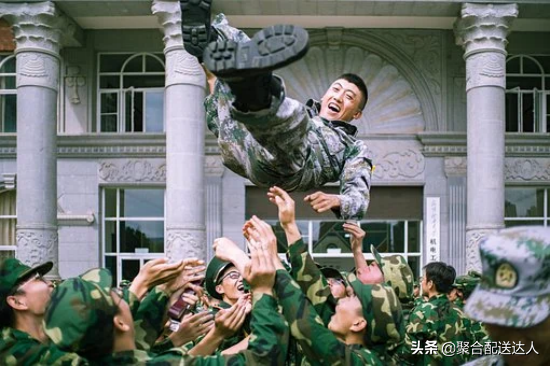 大学城里面做什么生意赚钱(大学城做生意)