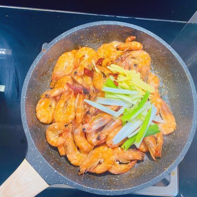 油焖大虾怎么做_家常油焖大虾的做法步骤