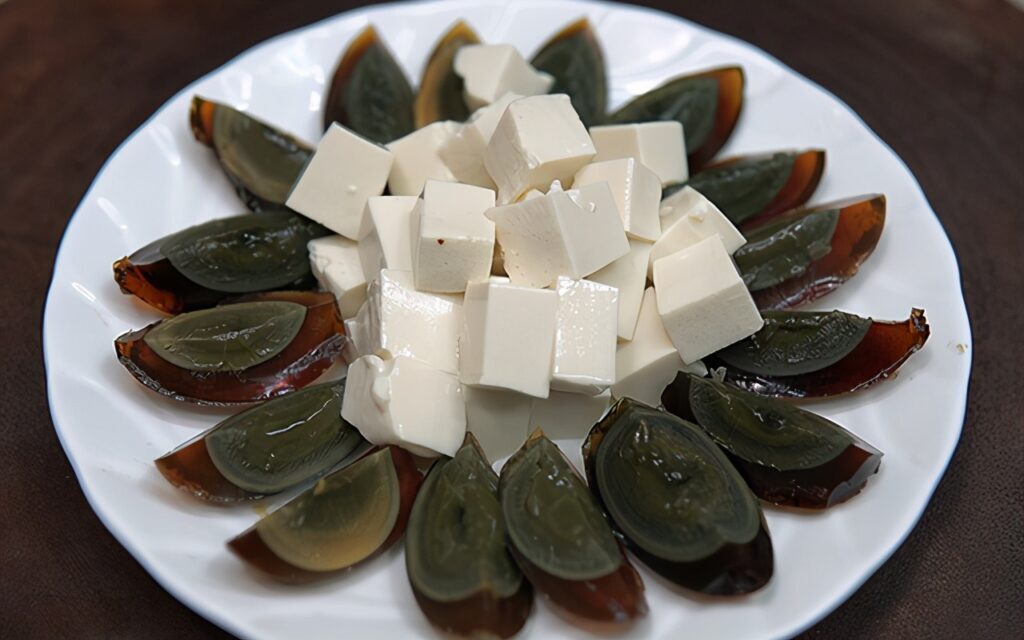 如何做凉拌皮蛋豆腐_凉拌皮蛋豆腐的制作教程