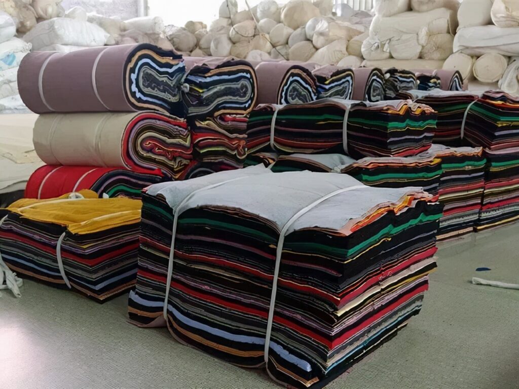 旧衣服回收怎么销售出去(旧衣服回收是怎么赚钱的卖到哪里了)