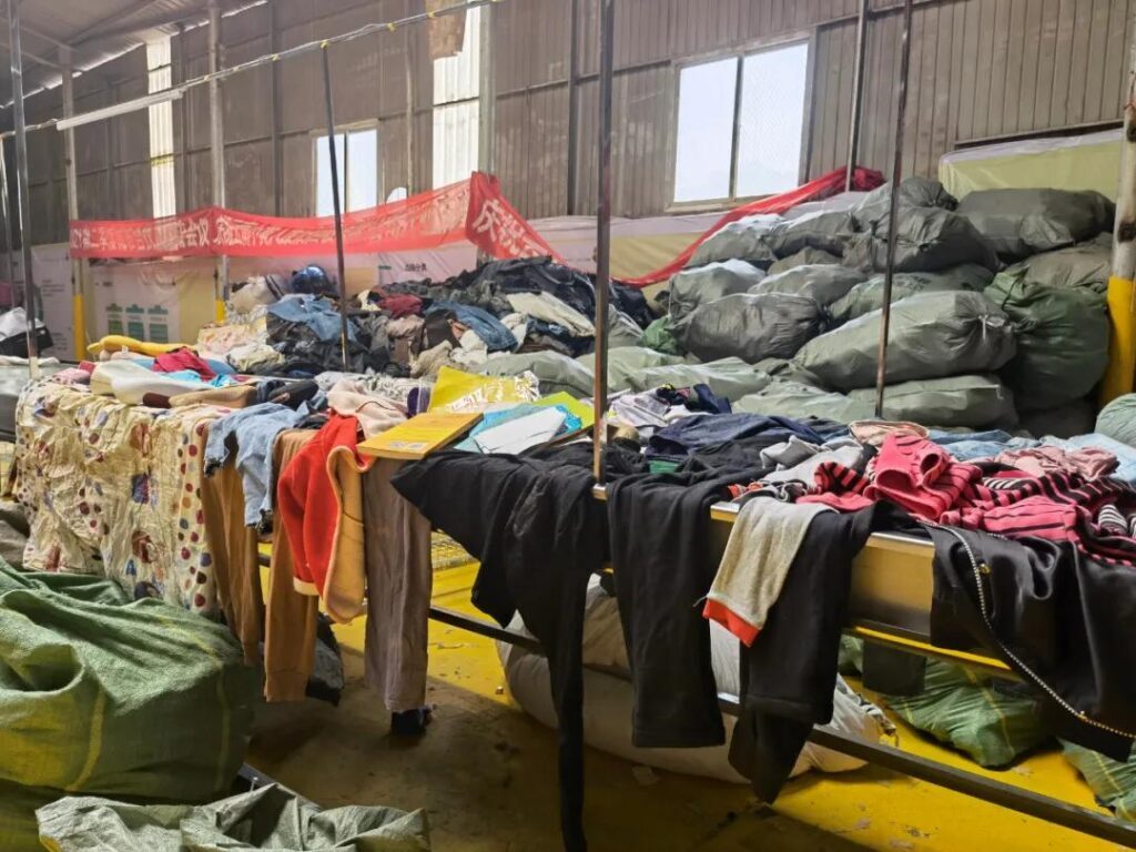 旧衣服回收怎么销售出去(旧衣服回收是怎么赚钱的卖到哪里了)