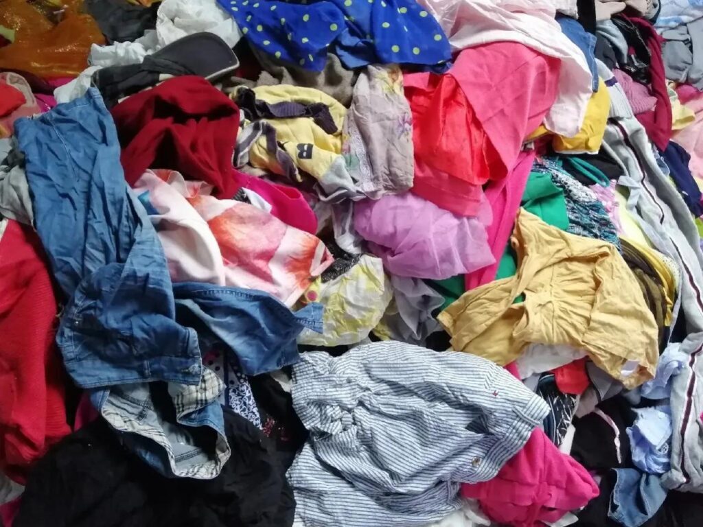 旧衣服回收多少钱一公斤(收旧衣服一般多少钱一斤)