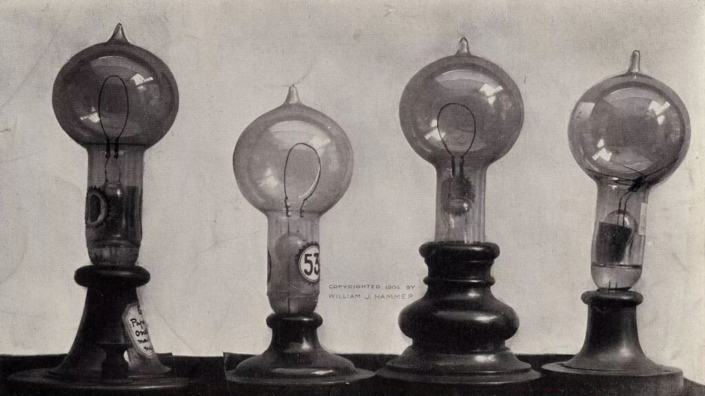 灯泡是谁发明的_灯泡的发明者分析