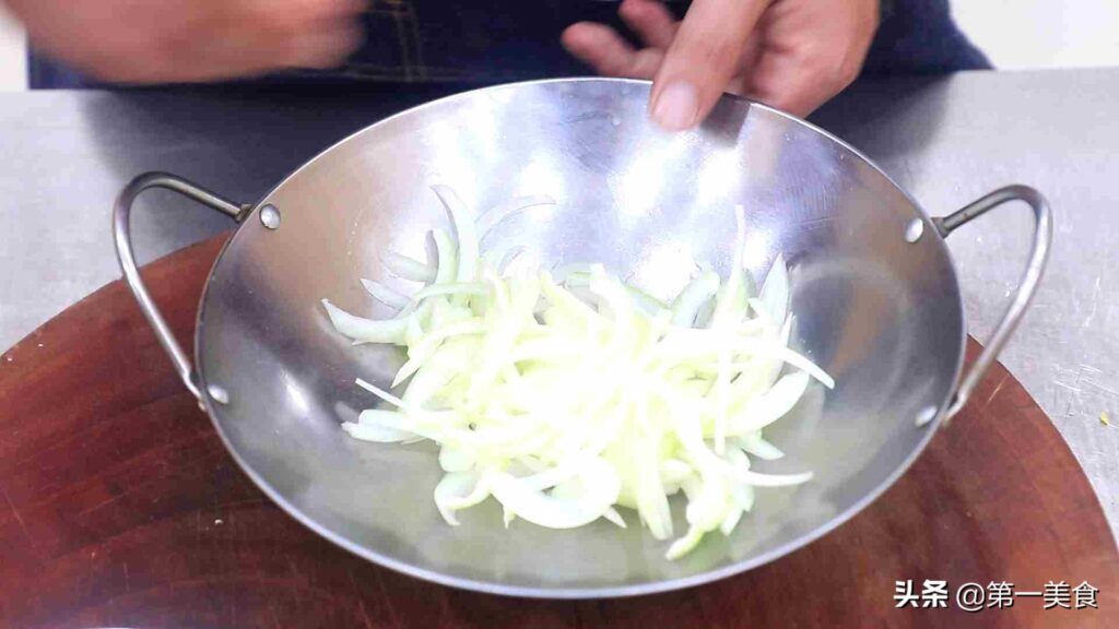 干锅土豆片怎么做_干锅土豆片的做法教程