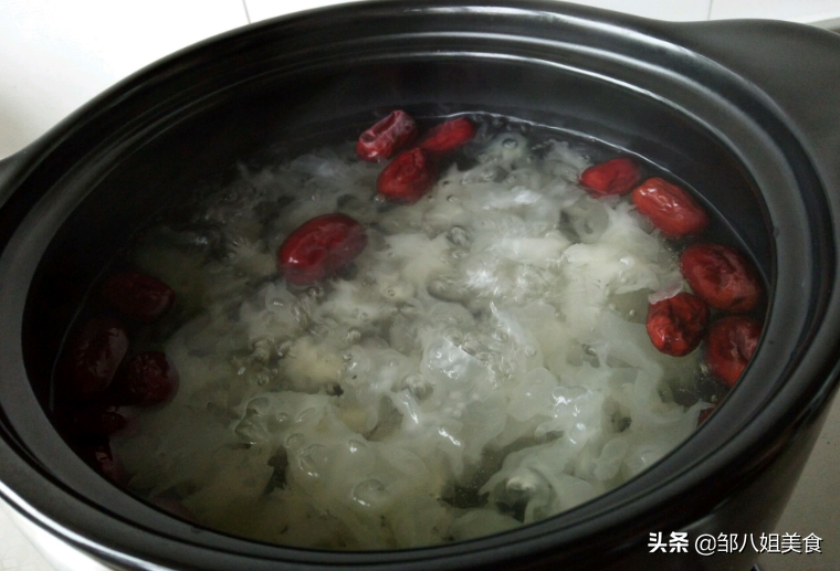 银耳汤怎么做才粘稠_银耳汤的制作方法