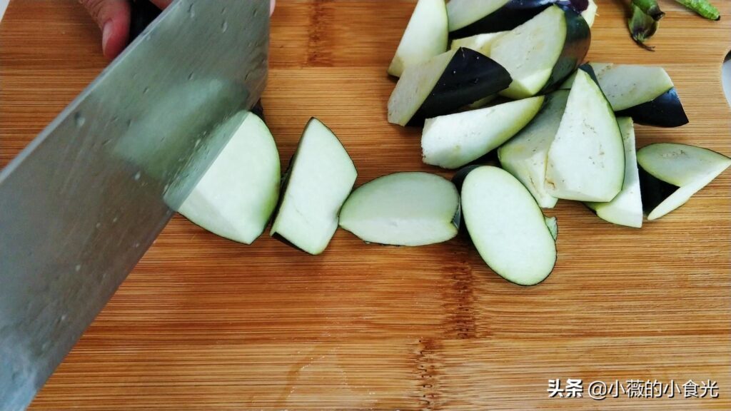 怎样做烧茄子_烧茄子的家常做法