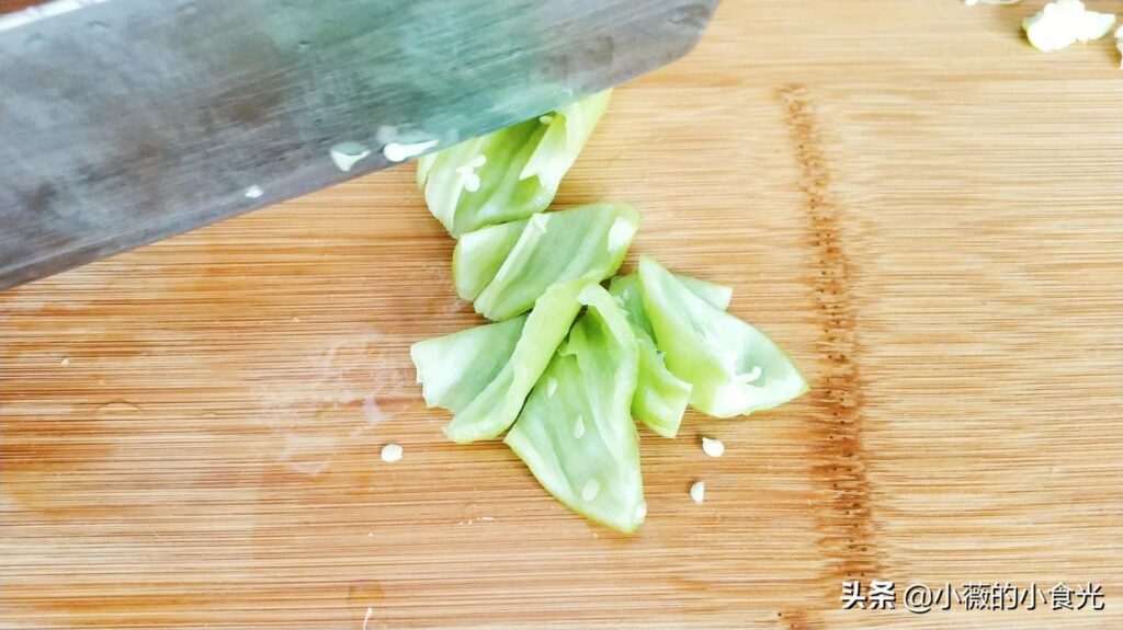 怎样做烧茄子_烧茄子的家常做法