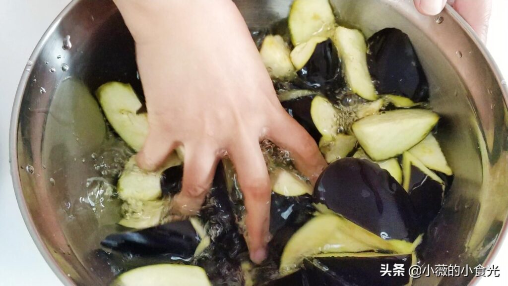 怎样做烧茄子_烧茄子的家常做法