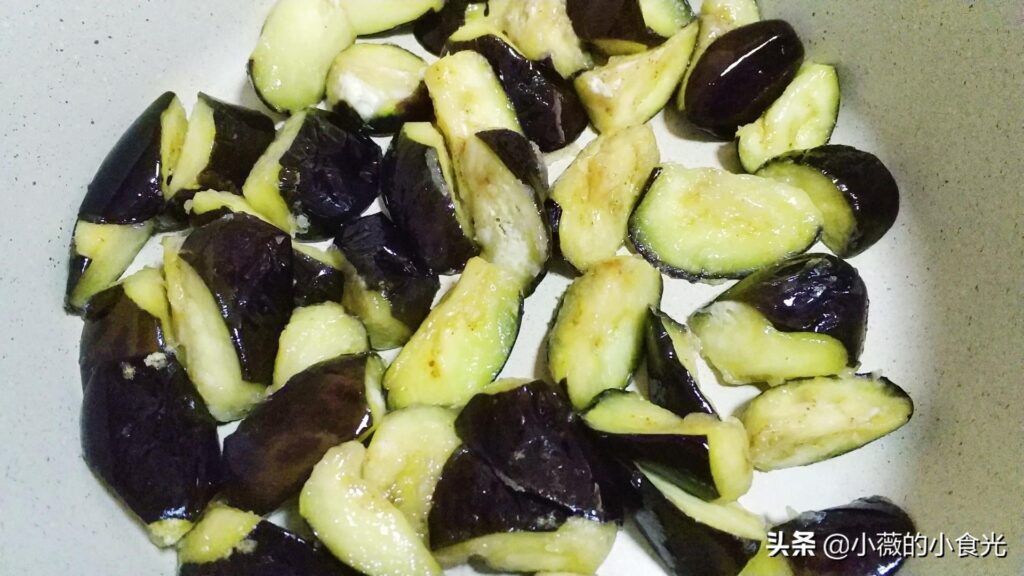 怎样做烧茄子_烧茄子的家常做法