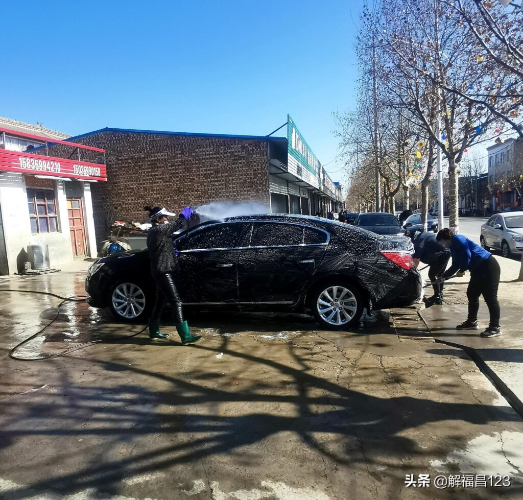 洗车店每月大约赚多少钱(开个洗车店利润)