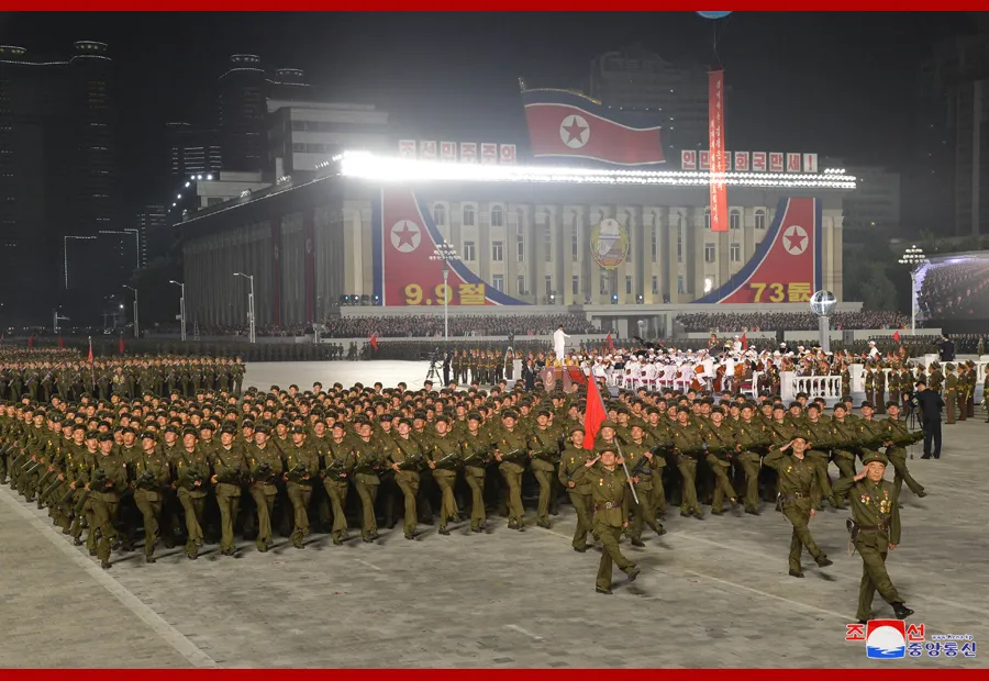 朝鲜人民军建军75周年阅兵(朝鲜举行阅兵式庆祝国庆73周年)