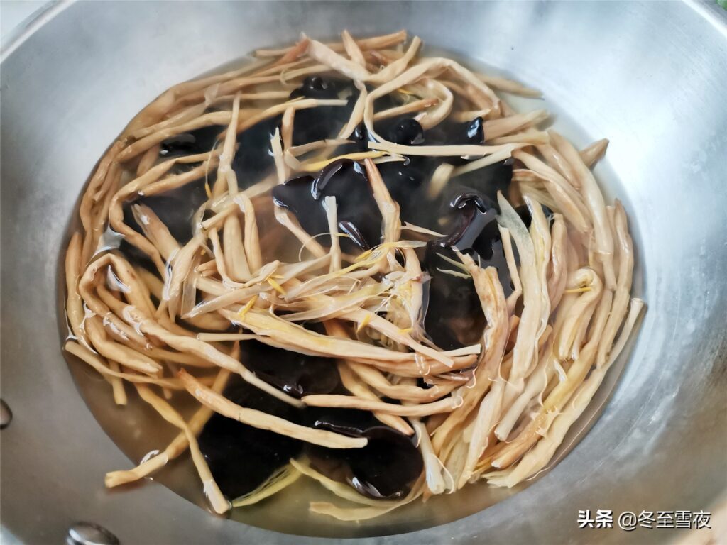 干黄花菜怎么吃_干黄花菜的做法步骤