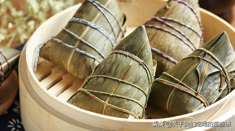 糯米泡多久可以包粽子_糯米粽子的做法和包法