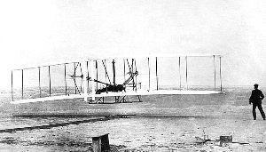 飞机是谁发明的_飞机的发明和历史