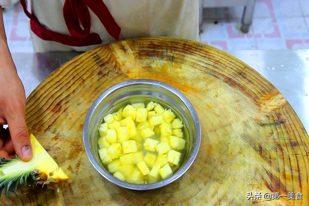 菠萝饭怎么做_菠萝饭的正宗做法