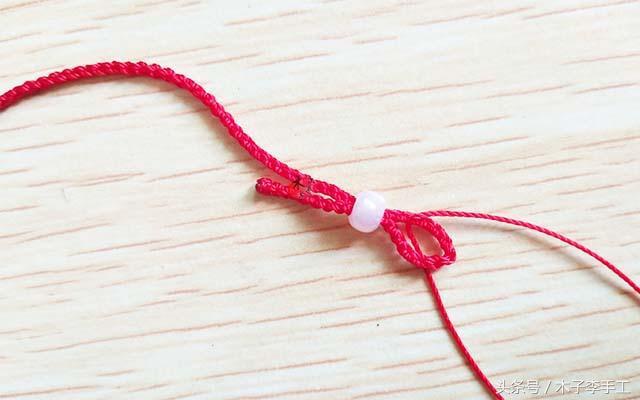 红绳手链怎么编_红绳手链的编织方法