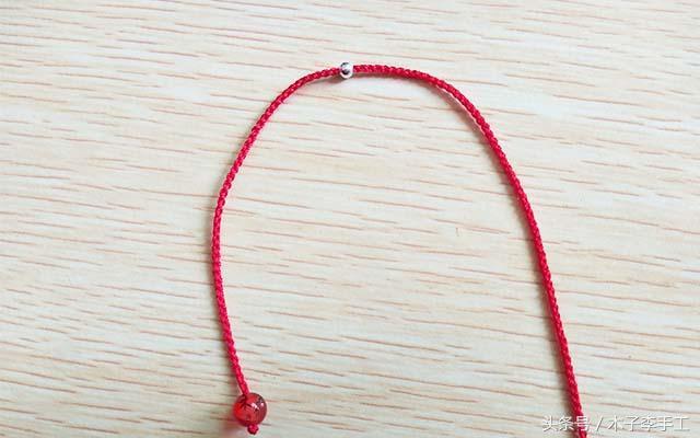 红绳手链怎么编_红绳手链的编织方法