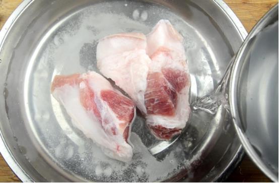 冻肉怎么快速解冻_冻肉的快速解冻步骤