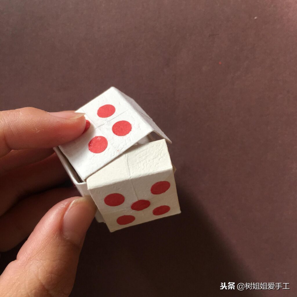 如何做一个纸质的骰子_纸质骰子的做法教程