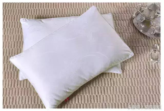 蚕丝枕头怎么洗_蚕丝枕头的清洗技巧