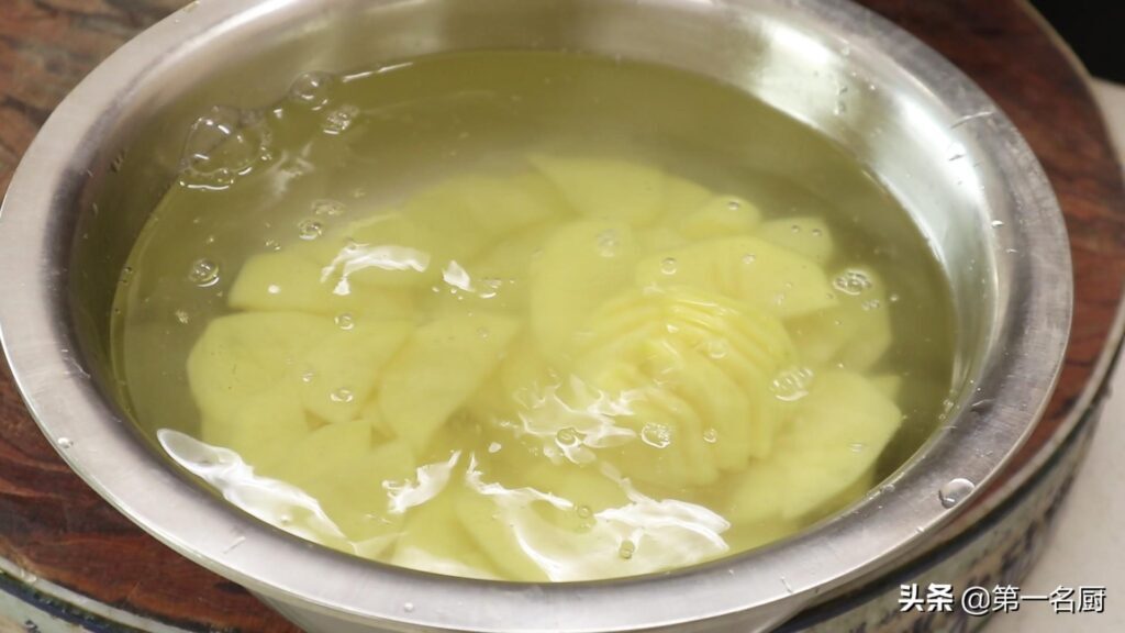 干锅土豆片怎么做_干锅土豆片的具体步骤