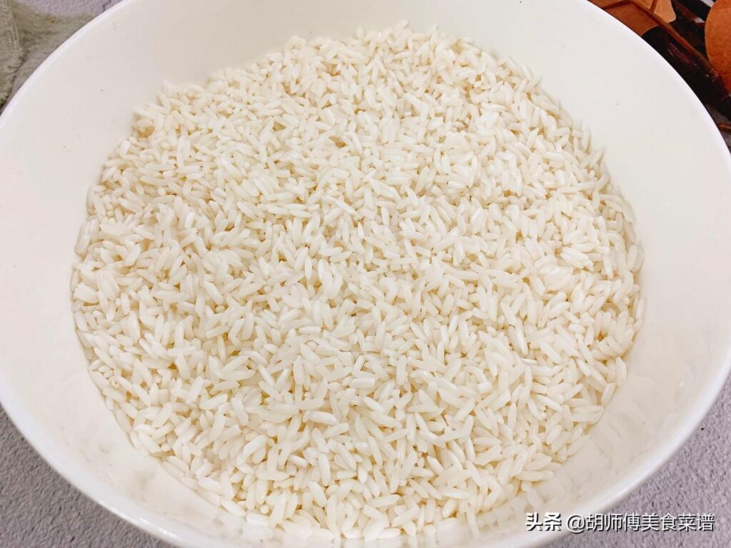包粽子的米要泡多久_包粽子的方法教程