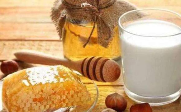 牛奶蜂蜜面膜怎么做_牛奶蜂蜜面膜的制作步骤