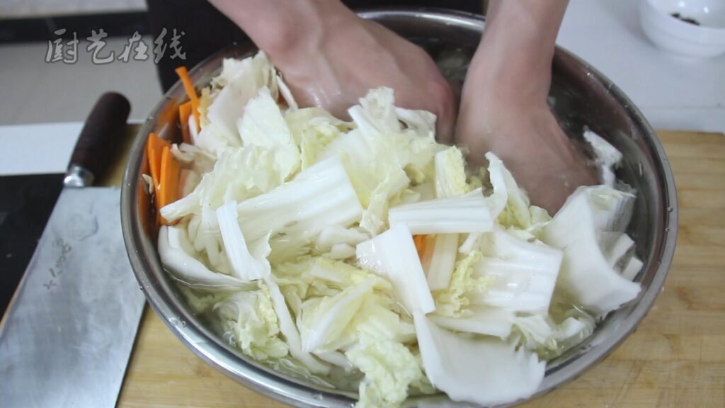 四川泡菜怎么做_四川泡菜的家庭做法