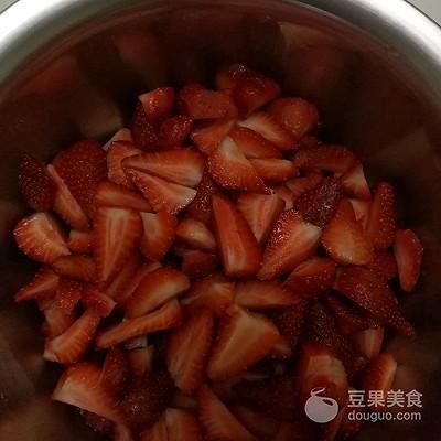 如何制作草莓酱_制作草莓酱的步骤