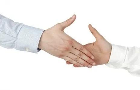 职场人怎样握手_握手礼仪的标准方式