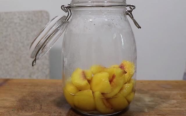黄桃罐头怎么做_家庭版黄桃罐头的制作方法