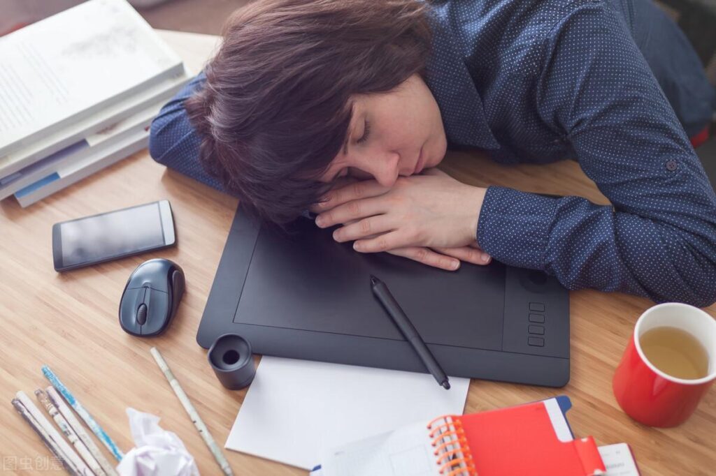 睡前玩手机会影响睡眠吗_一文解答