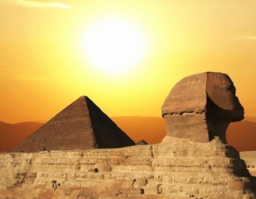 金字塔位于哪里_埃及金字塔的未解之谜