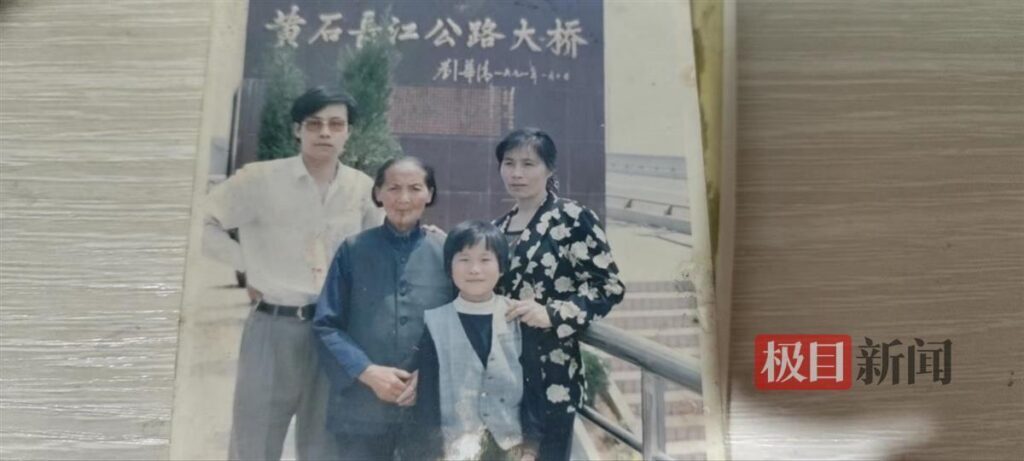 失散35年双胞胎相见_失散35年双胞胎终于团聚