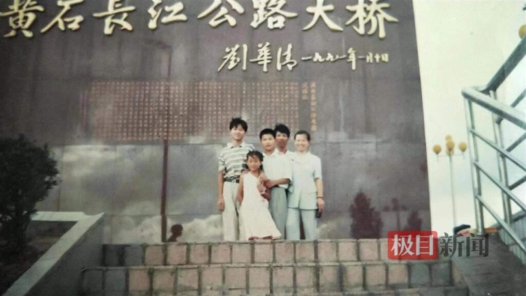 失散35年双胞胎相见_失散35年双胞胎终于团聚