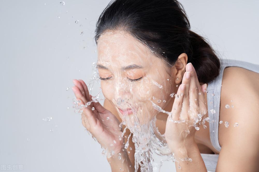 用热水洗脸好还是冷水洗脸好_洗脸的注意事项