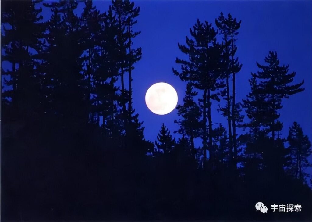 夜晚的天空为什么是黑的_看完你就明白了