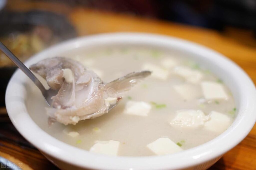 鲜鱼汤怎么做_鲜鱼汤的家常做法