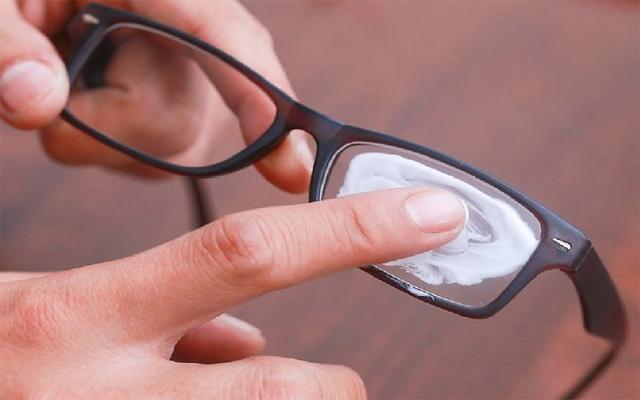 眼镜有划痕怎么办_眼镜划痕的解决方法