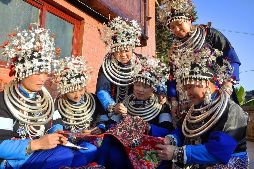 侗族人的民族礼仪有什么_侗族人的礼仪和习俗