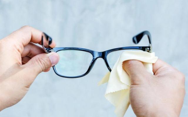 眼镜有划痕怎么办_眼镜划痕的解决方法