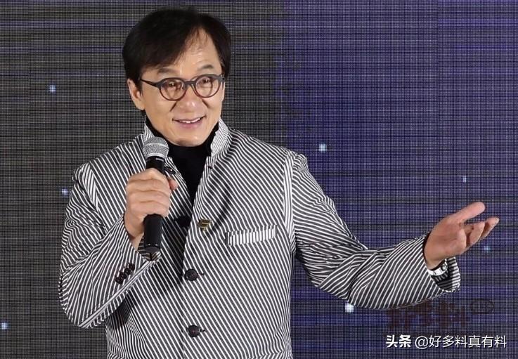 成龙为什么不姓房_成龙背后的故事