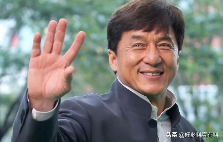 成龙为什么不姓房_成龙背后的故事
